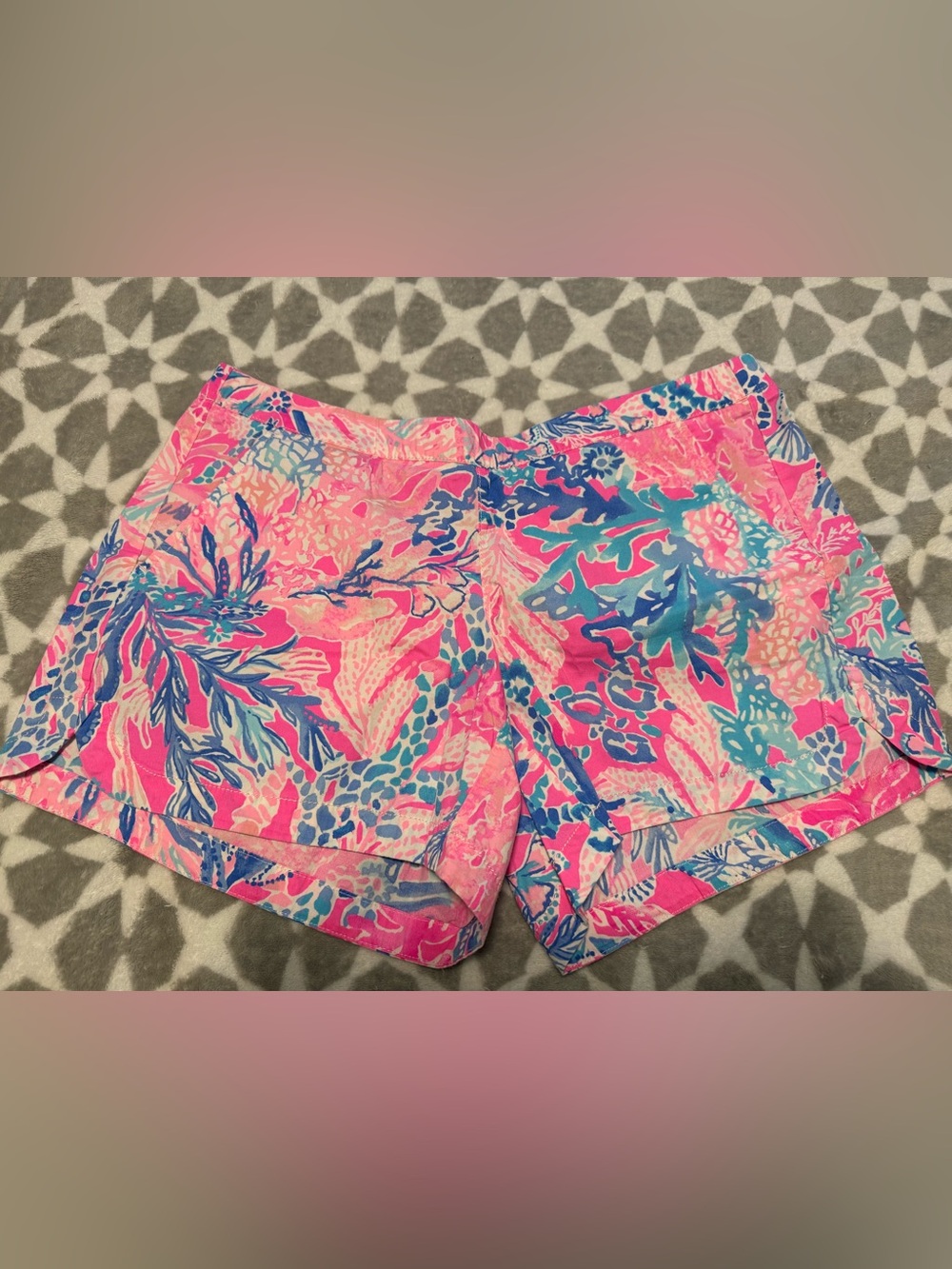 Lilly Pulitzer Ocean view shorts medium
Light Pascha Pink Aquadaisic